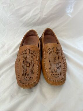 Bacco Bucci Men’s O’Brien Laser Cut Slip on Loafers Sz 9.5 Camel Brown